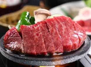 鳳来牛ステーキ　～富士山熔岩焼き～